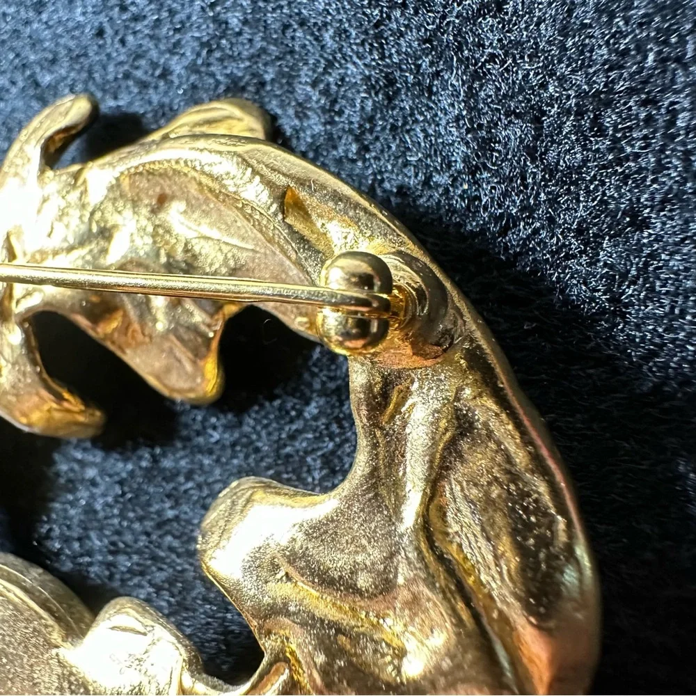 Carol Dauplaise Gold Tone Leaf Brooch with Black Faux Onyx Vintage